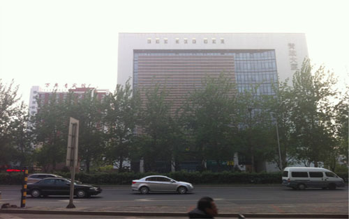 青政大厦周边环境